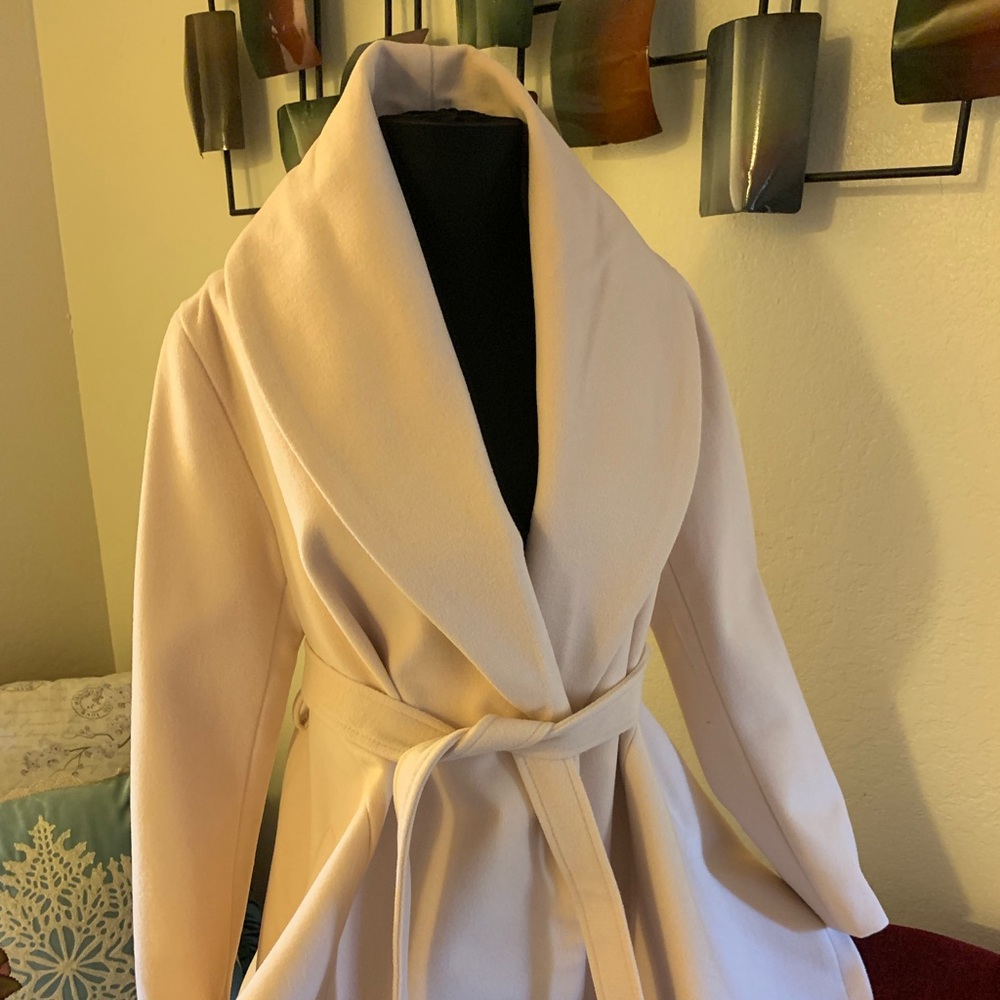 CHIC WISH. Tan, cream color coat.